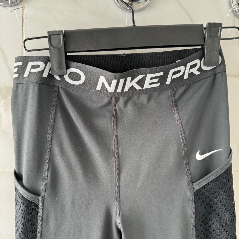 REVOLVE - NIKE |‎ HIGH RISE 7/8 LEGGING - Picture 3 of 9